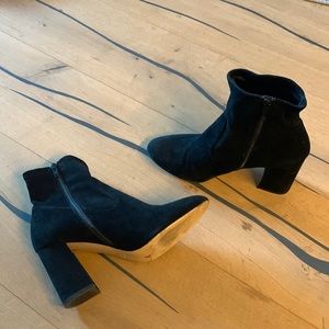 Nearly new suede Club Monaco boots
